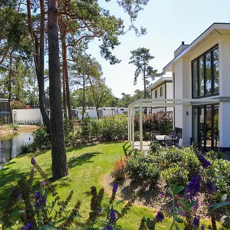 בית נופש Beautiful Located On De Veluwe אוטרלו